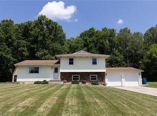 1729 Rosalyn Dr, Mineral Ridge, OH