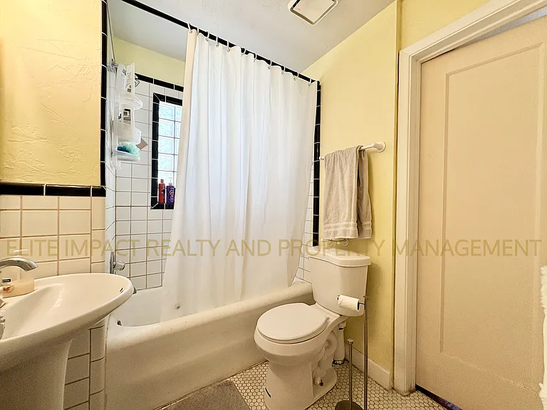 2216 E 6th St #1 — Photo 17