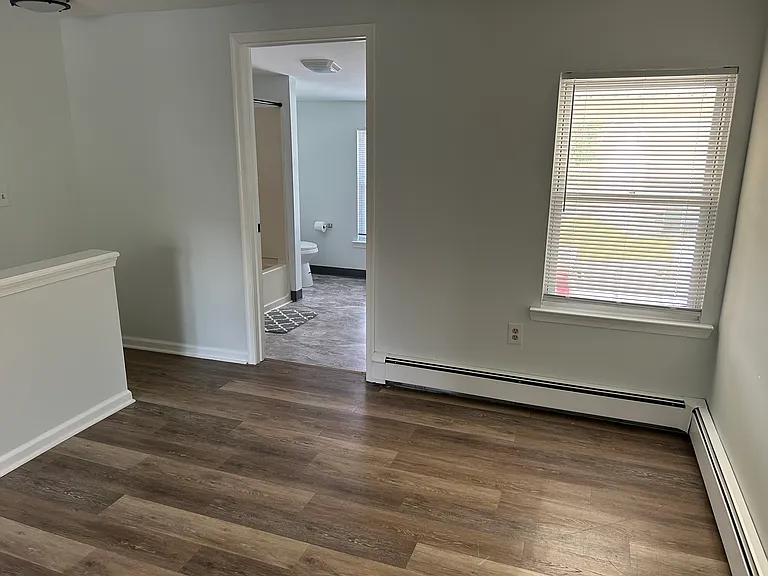 1364 Stewart St — Photo 8