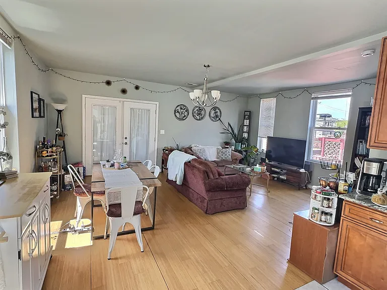 1723 W Altgeld St #2R — Photo 8