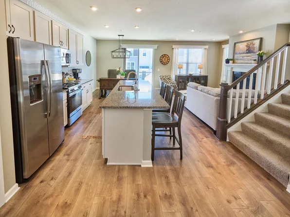 2193 Gateway Hill Rd, Saint Paul, MN 55109