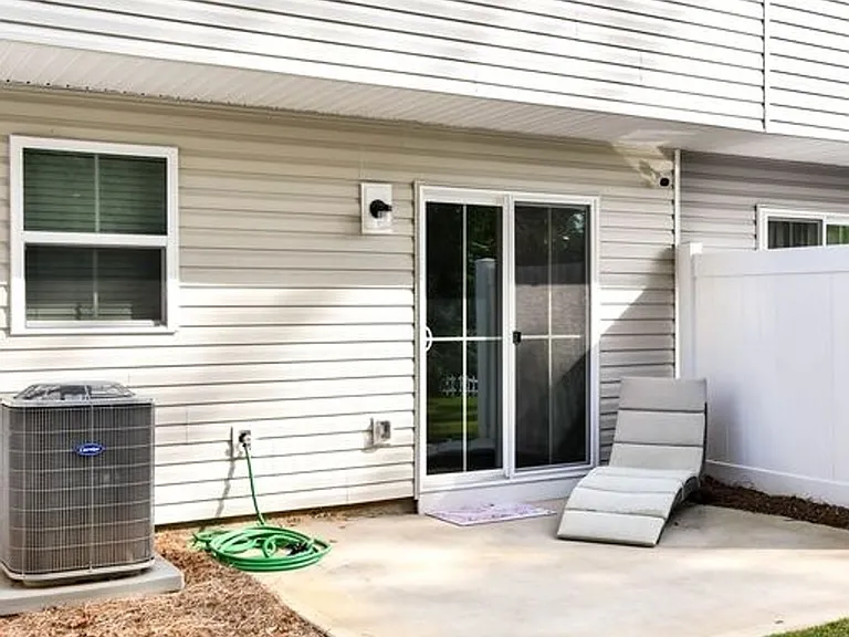 403 Hampton Townes Dr — Photo 9