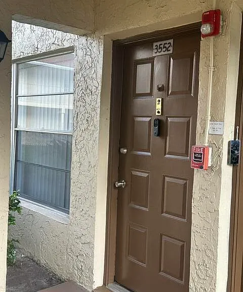 3225 N University Dr — Photo 3