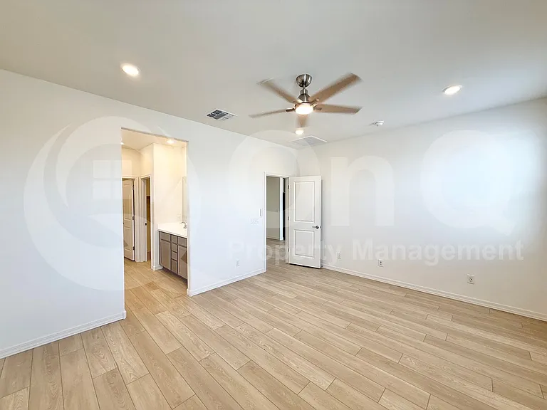 2980 E Augusta Ave — Photo 20