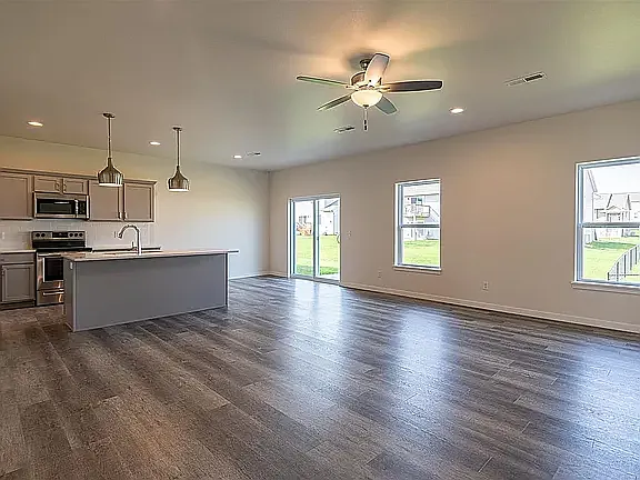 1175 Exchange St — Photo 2