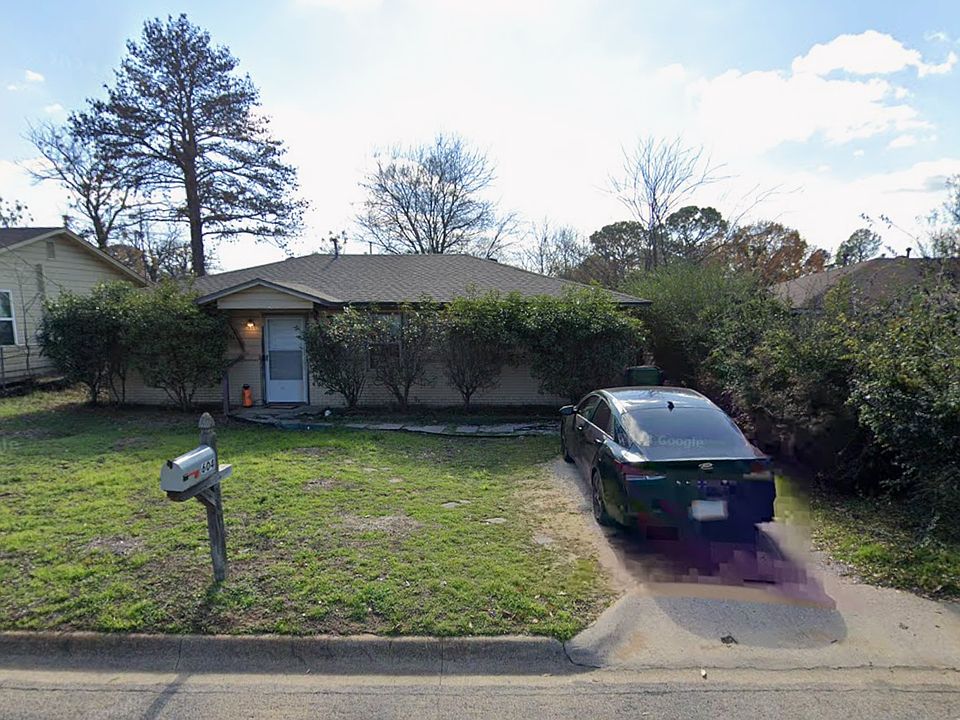 1st image of 604 Park Ln