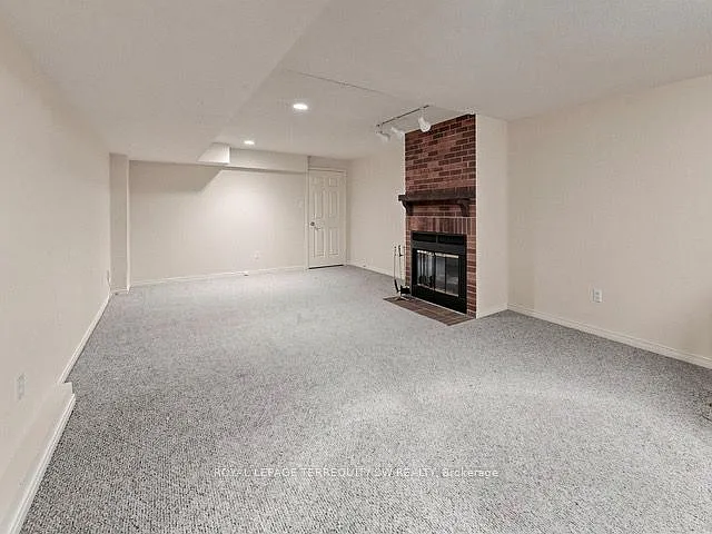 601 Roehampton Ave — Photo 17