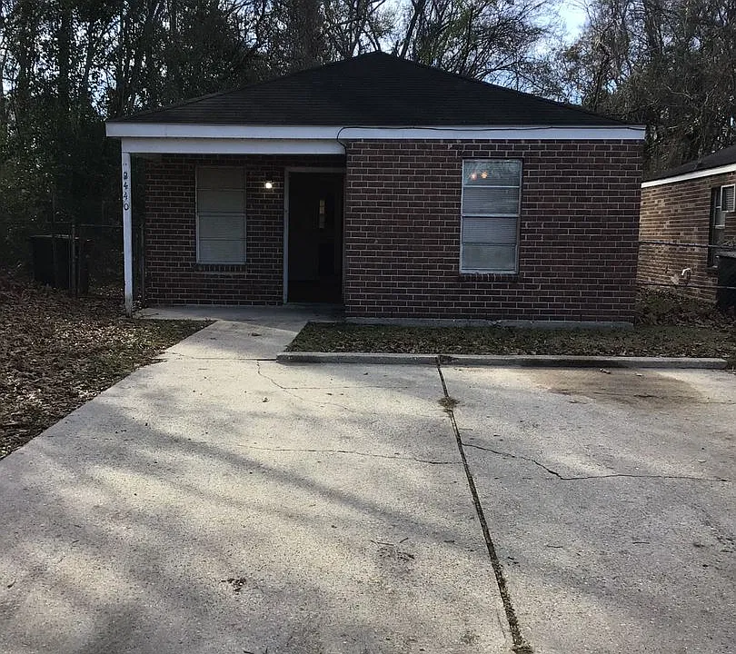 2440 Elm Park Dr