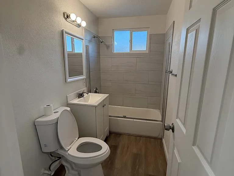 438 Howard St — Photo 6
