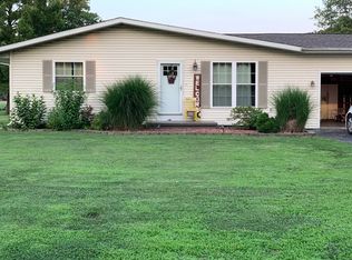 1336 Yew Rd, Du Quoin, IL 62832