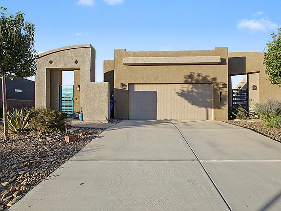2nd image of 1808 Villa Contesa Loop