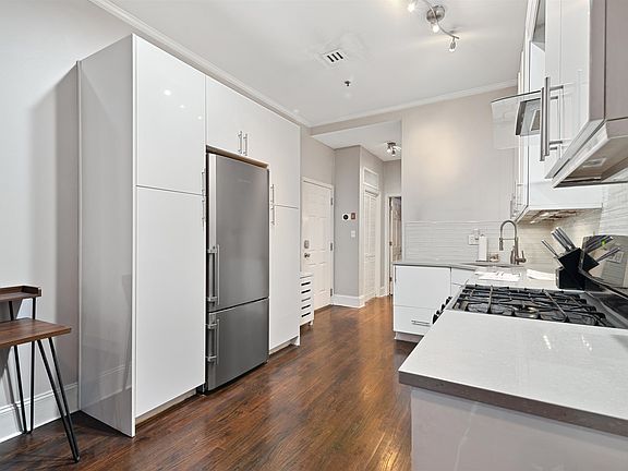 5th image of 919 Park Ave APT 1R