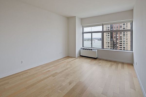 1st image of 90 Washington St APT 6g