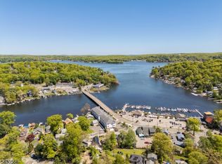 8 Oneida Ave, Hopatcong, NJ 07843
