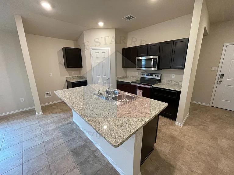 9601 Murandy Dr — Photo 5