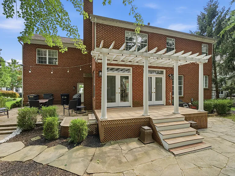 7362 Hampsted Sq N — Photo 44