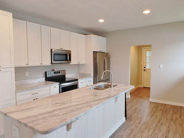 2111 Oak St — Photo 14