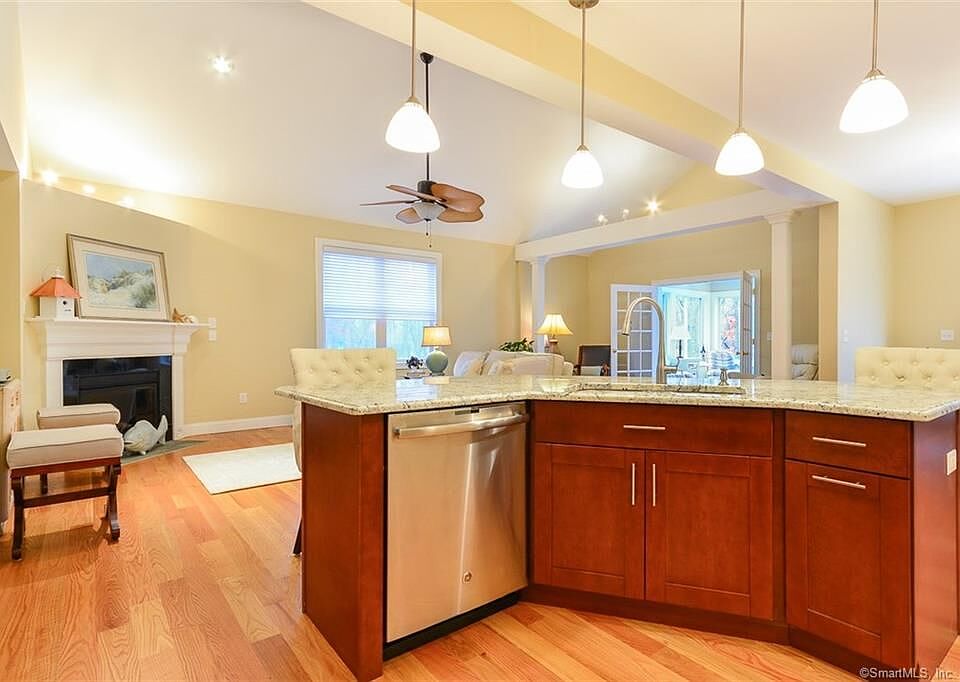 21 Whiting Farms Ln Niantic CT Zillow