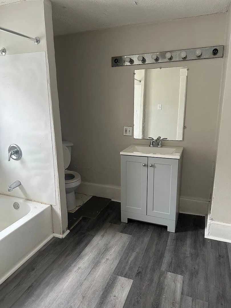 3bd Single Family Akron Cash Pay — Photo 3