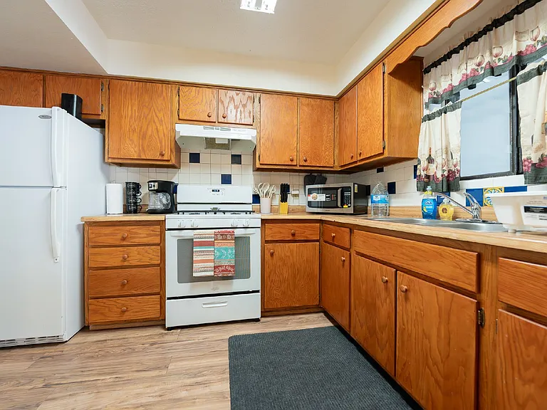 511 Western Dr — Photo 5