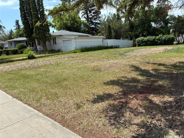 613 P Avenue N, Saskatoon, SK S7L 2W1