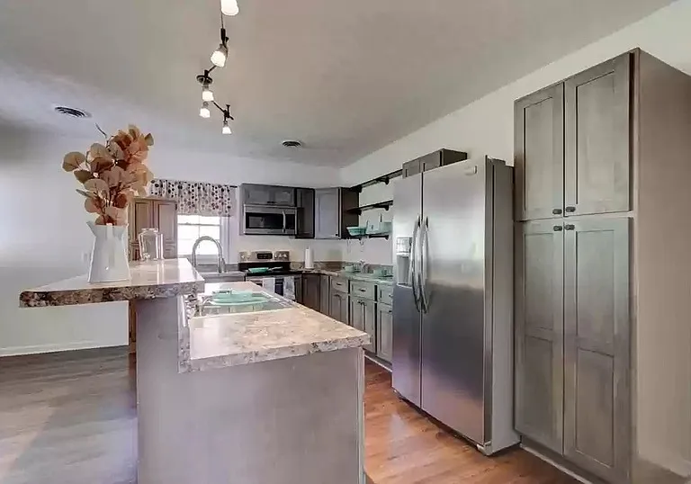 408 E Main St — Photo 13