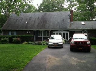 8 Cohrs Ct, Moriches, NY 11955