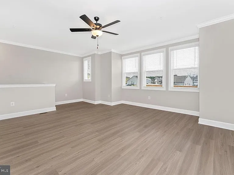 527 Abigail Ave — Photo 16