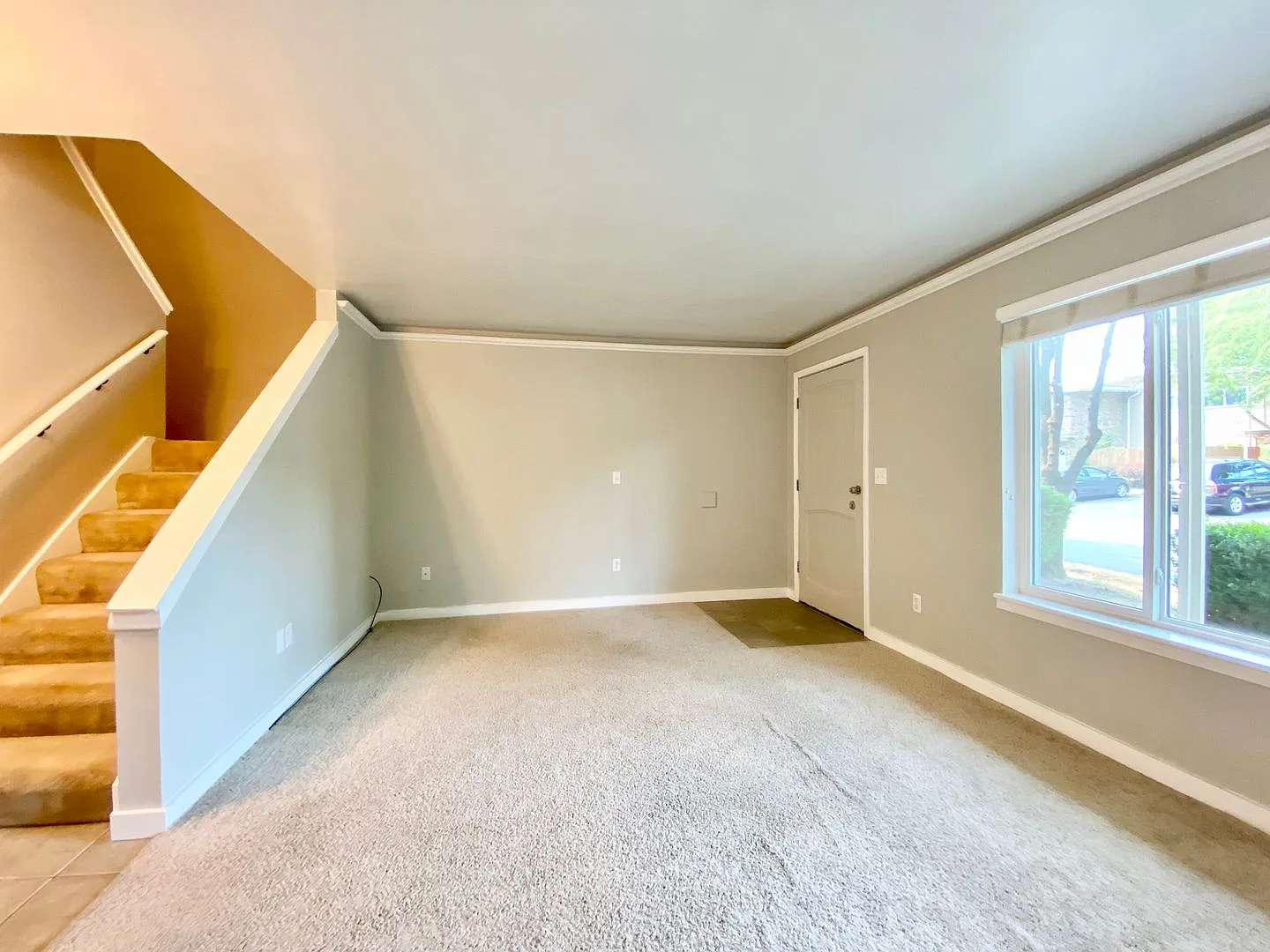 Charming Townhome in Bellevue's Newport Hills Community — Photo 2