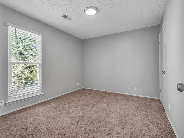 326 Nesbitt Ln — Photo 15
