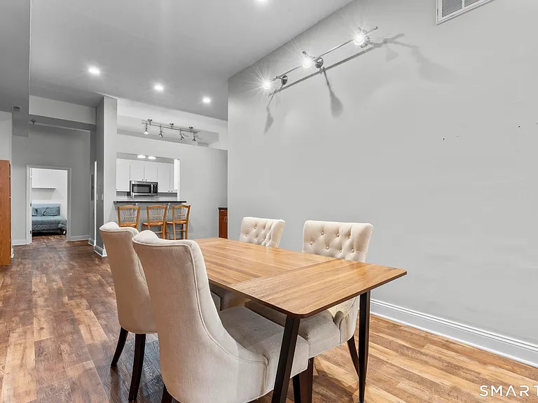 196 Crown St #209 — Photo 9