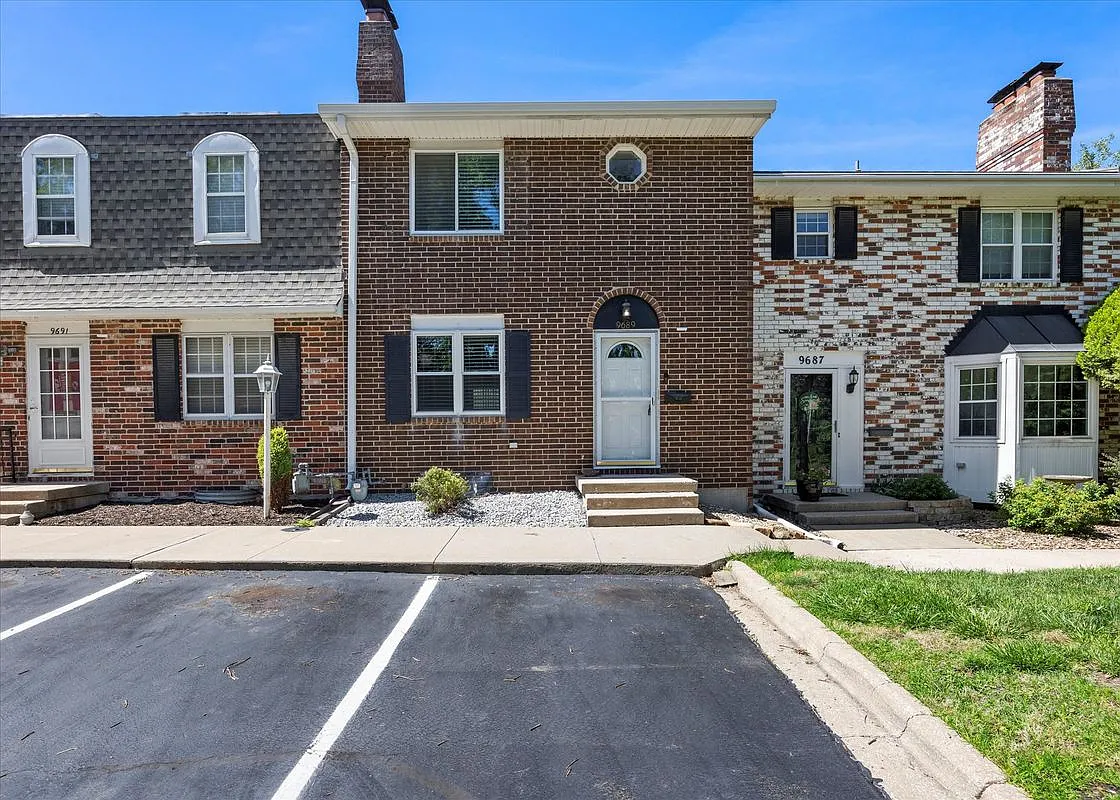 2 bed, 1.5 bath, 1815 sqft, $1,800 — Photo 1