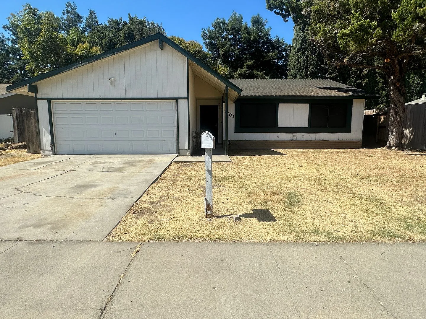 1701 Ortega Dr photo 1