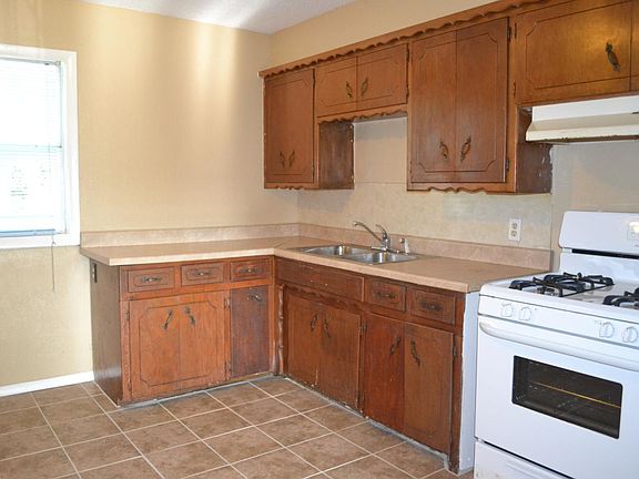 Kitchen has new tile