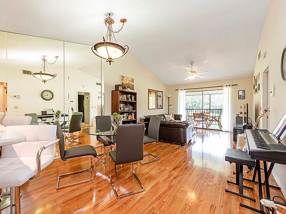 3rd image of 7664 Eagle Creek Dr #1