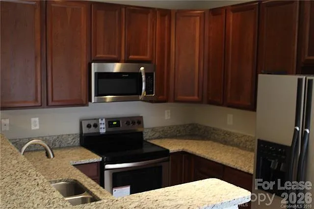 3 bed, 2.5 bath, 1600 sqft, $1,895 — Photo 4