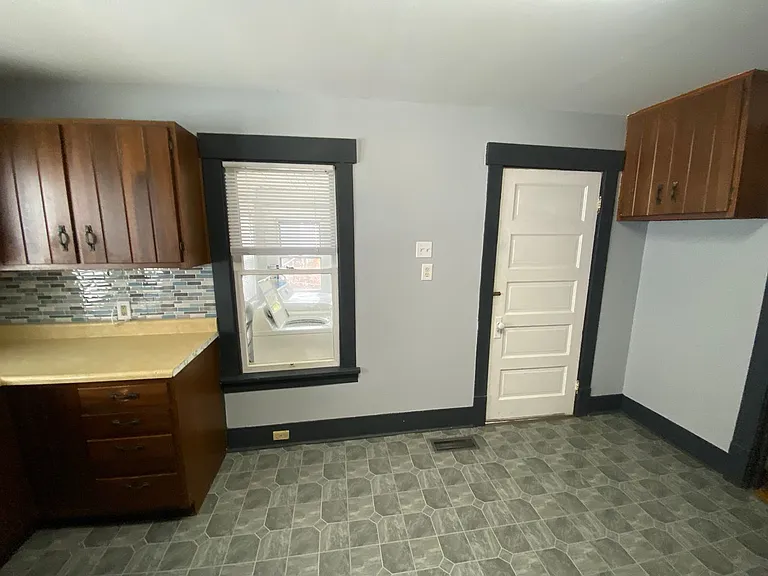 1427 S Washington St — Photo 8