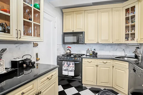 Sold by Compass | media 5