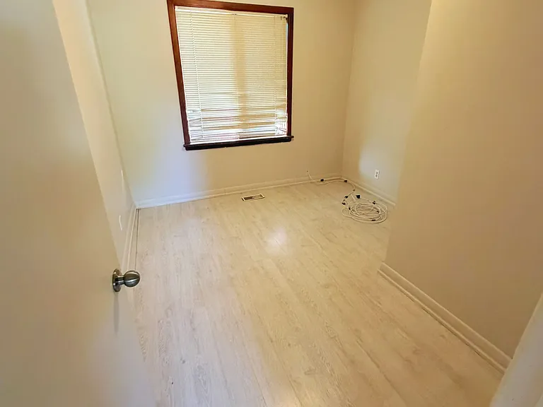 481 Hounslow Ave — Photo 7
