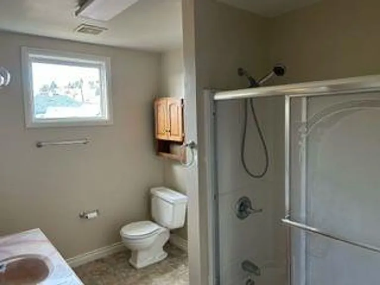 221 N Henry Ave — Photo 3