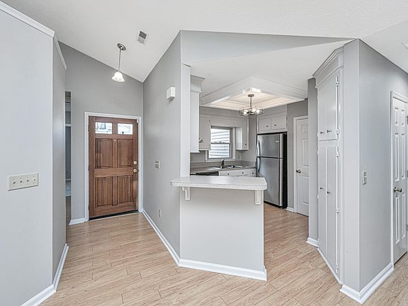 3rd image of 177 Briarwood Dr