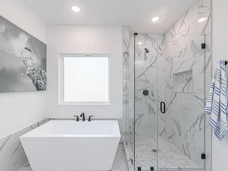 7806 Comal St #B — Photo 15
