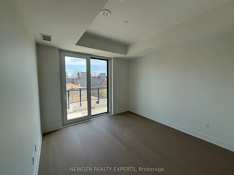 322 Dupont St #301 — Photo 12