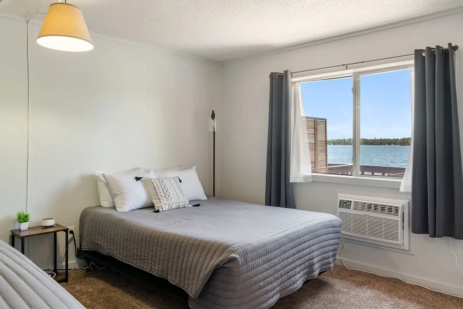 2 bed, 1.0 bath, 742 sqft, $1,536 — Photo 3