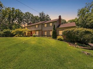 525 Overhill Ln, Cincinnati, OH 45238