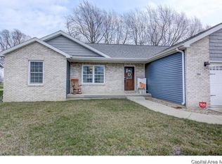 104 Hillcrest Dr, Mechanicsburg, IL 62545