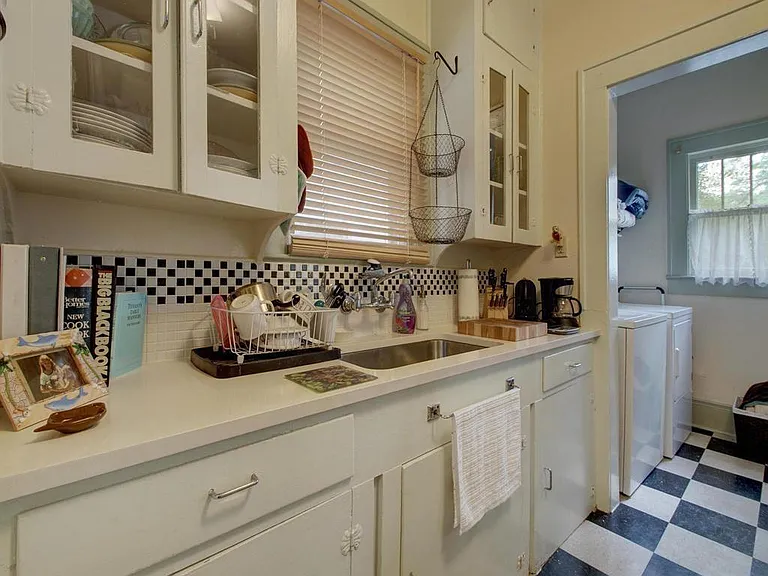 4301 Avenue C — Photo 11