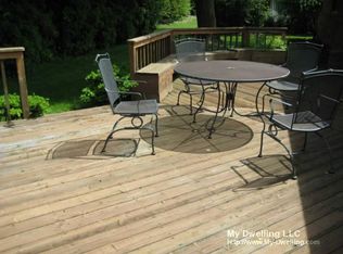 8660 N Fielding Rd, Bayside, WI 53217