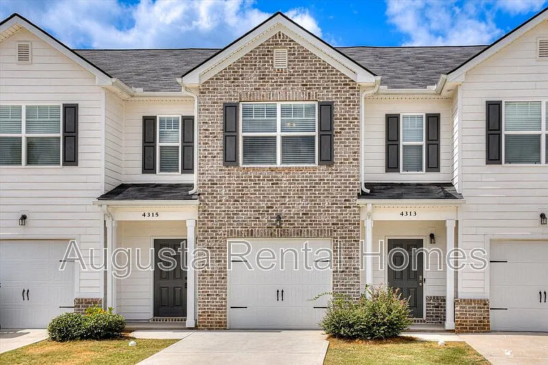 3 bed, 2.5 bath, 1435 sqft, $1,675 — Photo 3