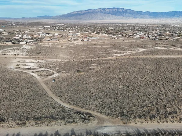 37 8th St NE, Rio Rancho, NM 87124